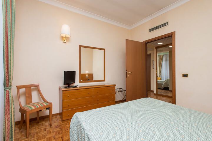 Room 19 of 47