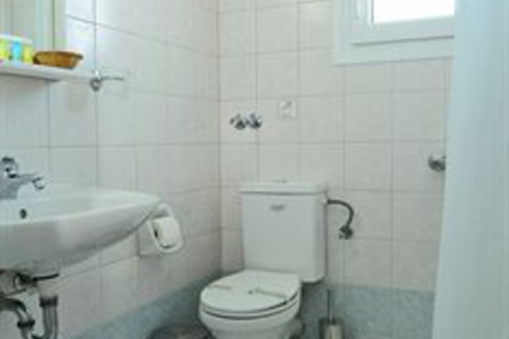 Room 5 of 62