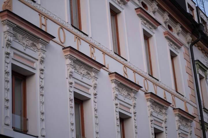 Hotel 72 of 77