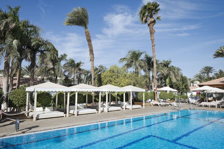 Hotel Pool