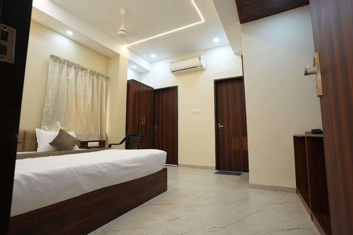 Room 12 of 27