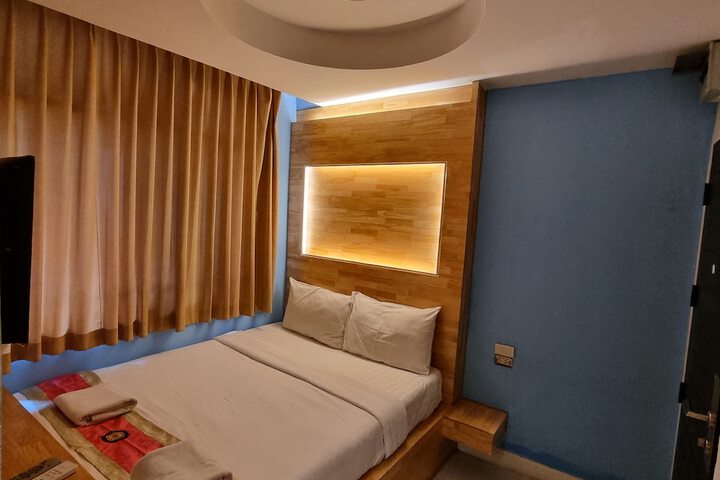 Room 25 of 37