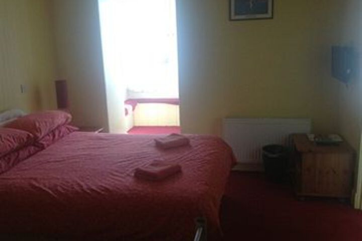 Room 4 of 12