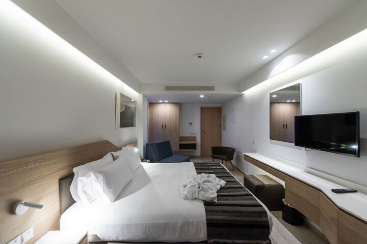 Room 12 of 35