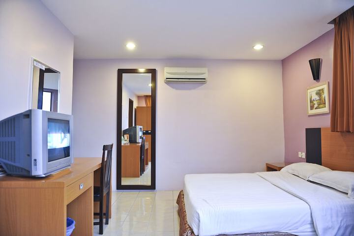 Room 13 of 35