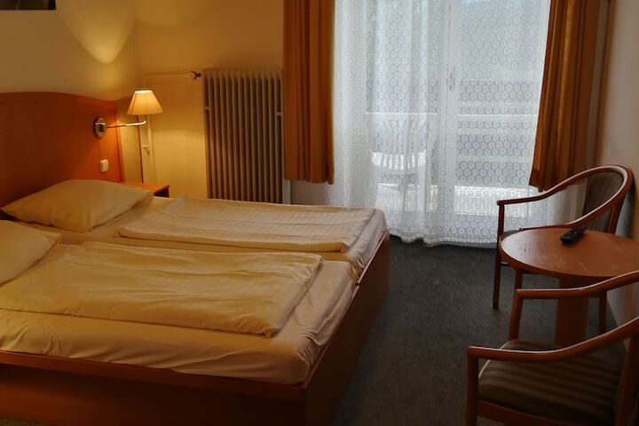Room 6 of 88