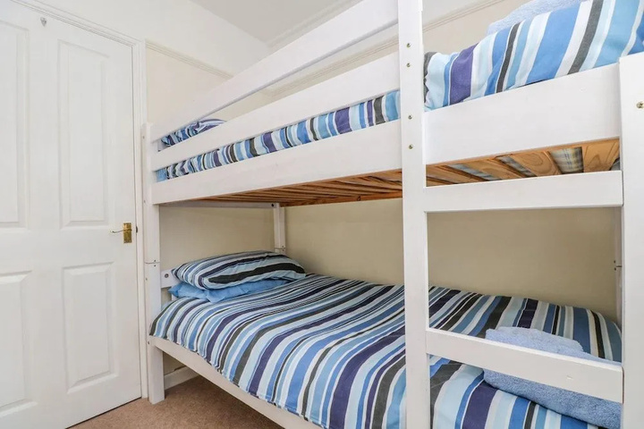 Room 4 of 4