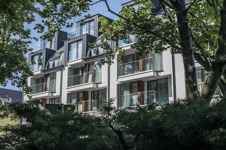 Exterior of Henryk