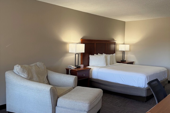 1 King Bed (2 of 5)