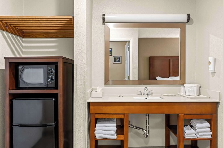 Room 10 of 35