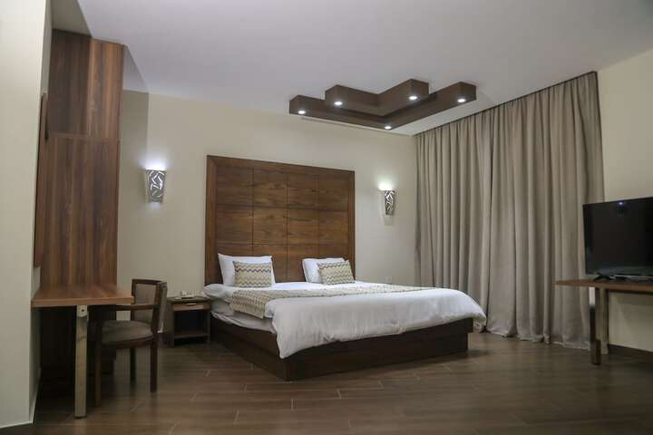 Room 6 of 20