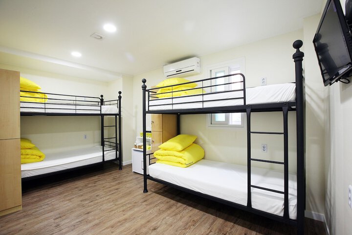 Room 9 of 33