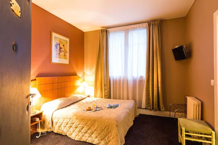 Room 4 of 50