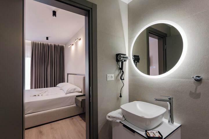 Room 29 of 37