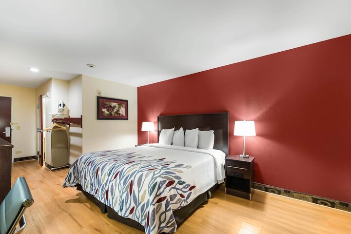 1 King Bed (6 of 23)