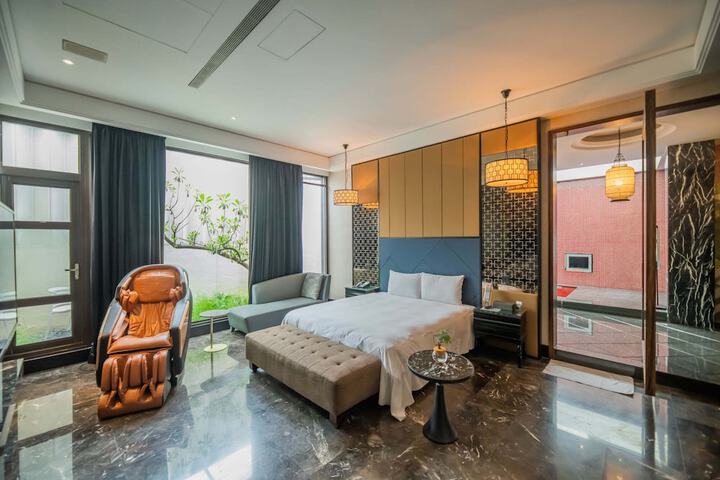 Room 6 of 24