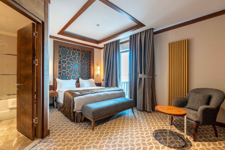 Room 13 of 175
