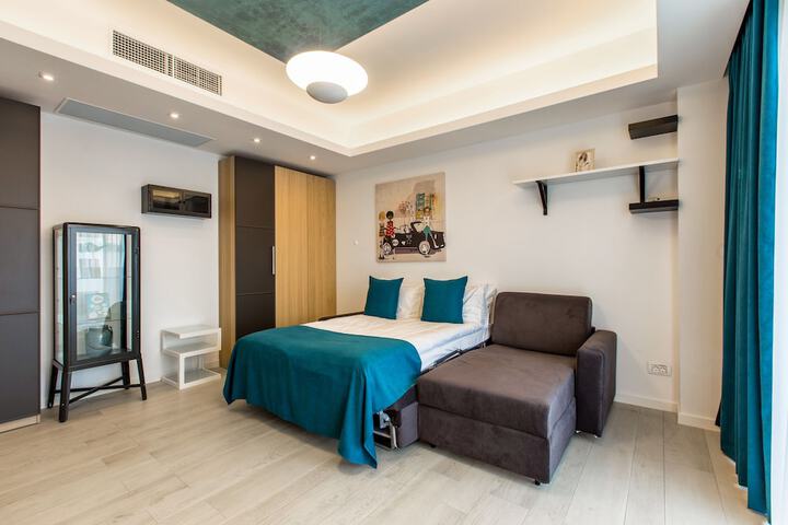 Room 8 of 166