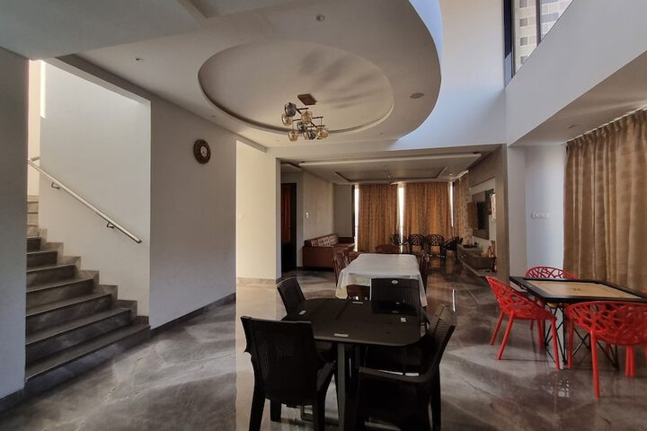 Room 6 of 15