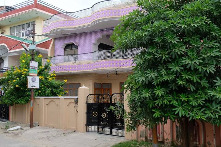 GOROOMGO PURPLE LOTUS HOMESTAY VARANASI