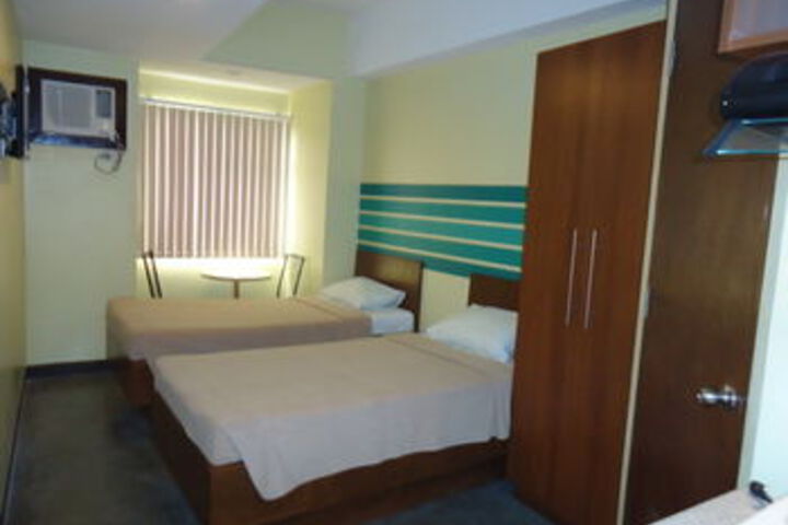 Room 6 of 9