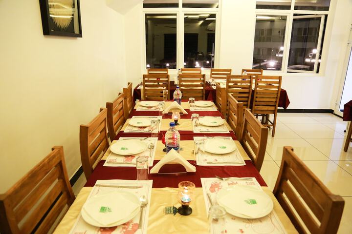 Dining 19 of 25