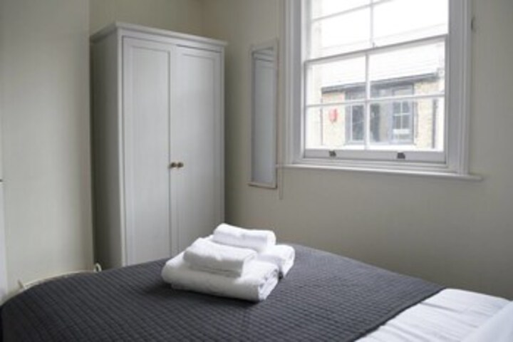 Room 12 of 32
