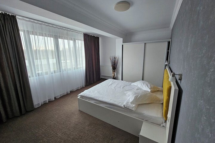 Room 9 of 34