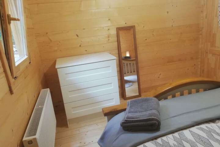 Room 6 of 25