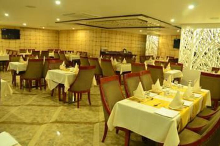 Dining 16 of 17