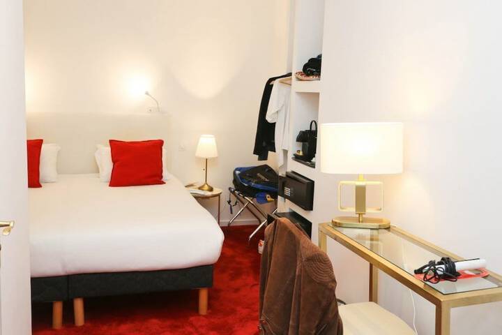Room 18 of 42