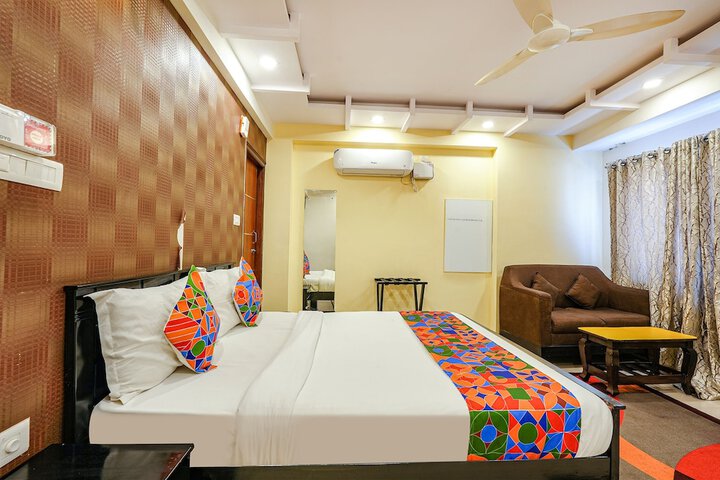 Room 13 of 32