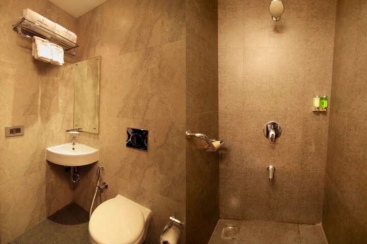 Room 16 of 32