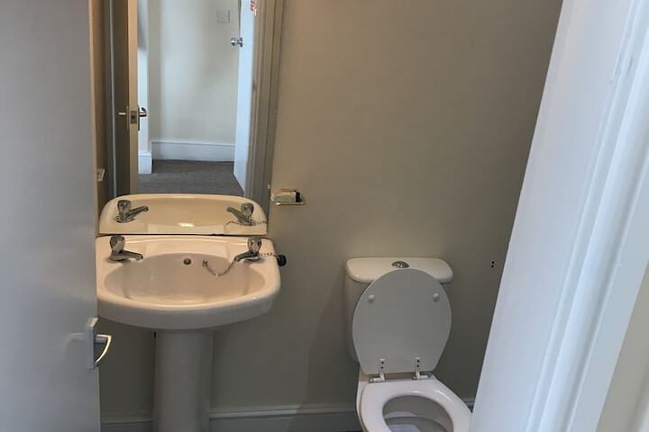 Room 11 of 37