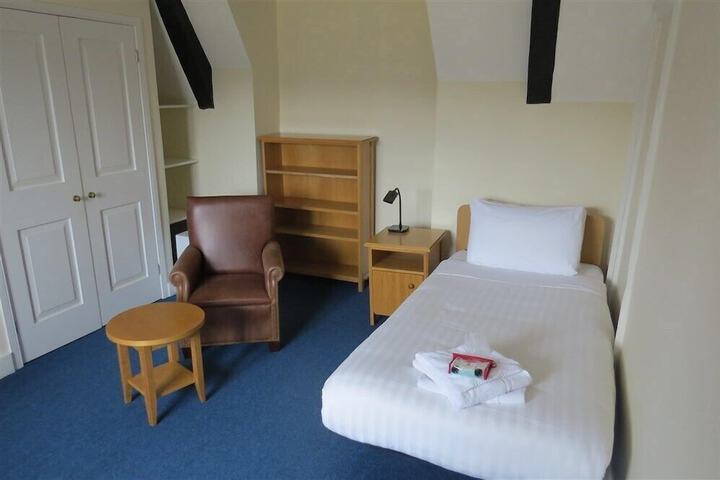 Room 4 of 25