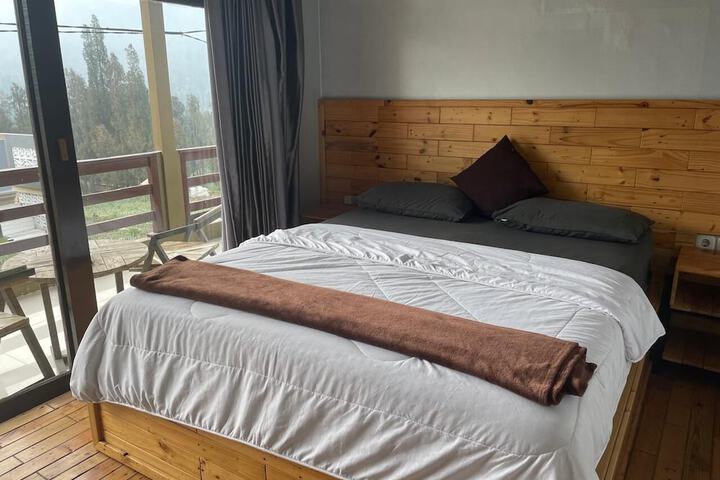 Room 4 of 24