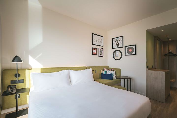 Room 22 of 44