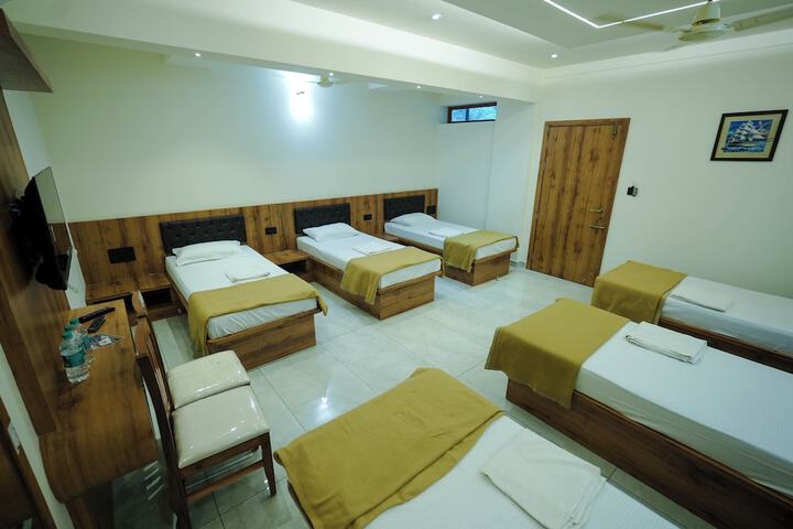 Room 28 of 68