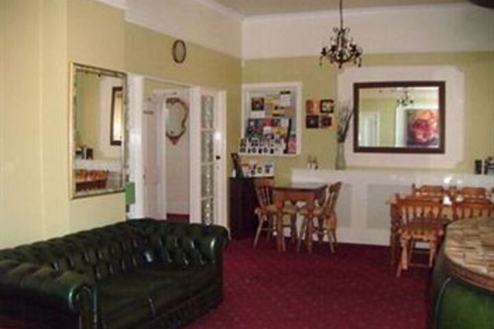 Lounge 4 of 4