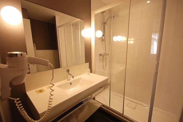 Room 11 of 21
