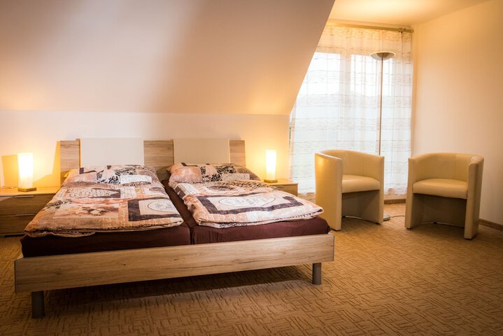 Room 4 of 34