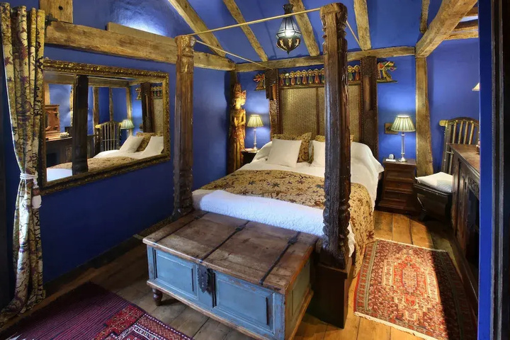 Room 3 of 9