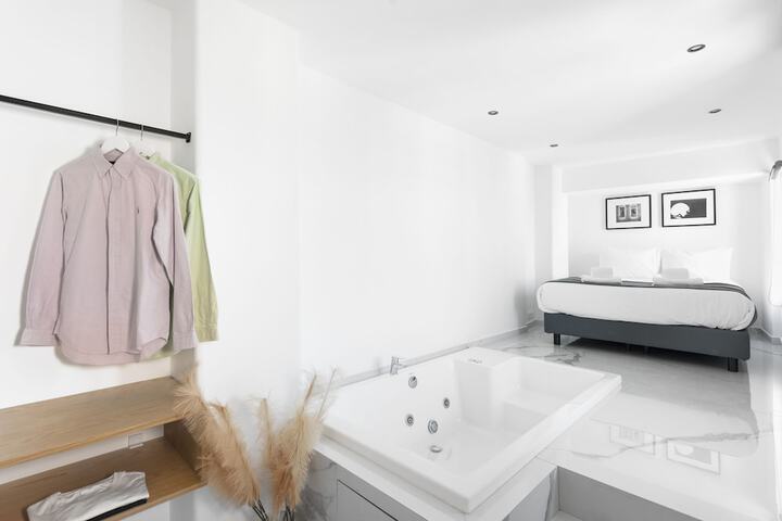 Room 3 of 100