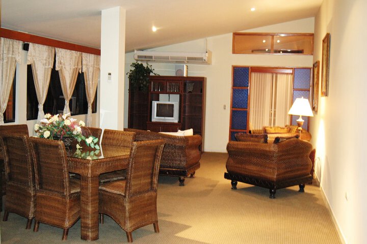 Room 11 of 18