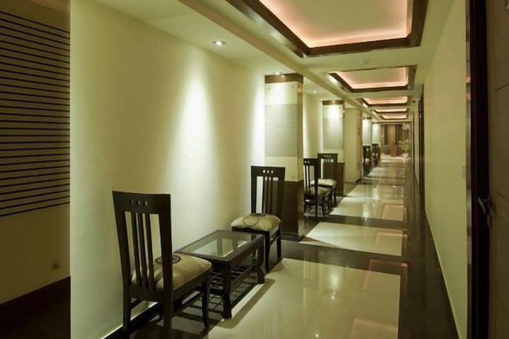 Ballroom/Hall 12 of 13