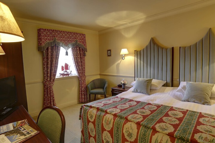 Room 47 of 206