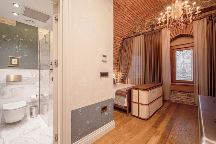 Room 80 of 136