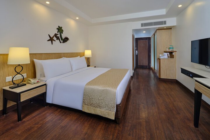 Room 25 of 104