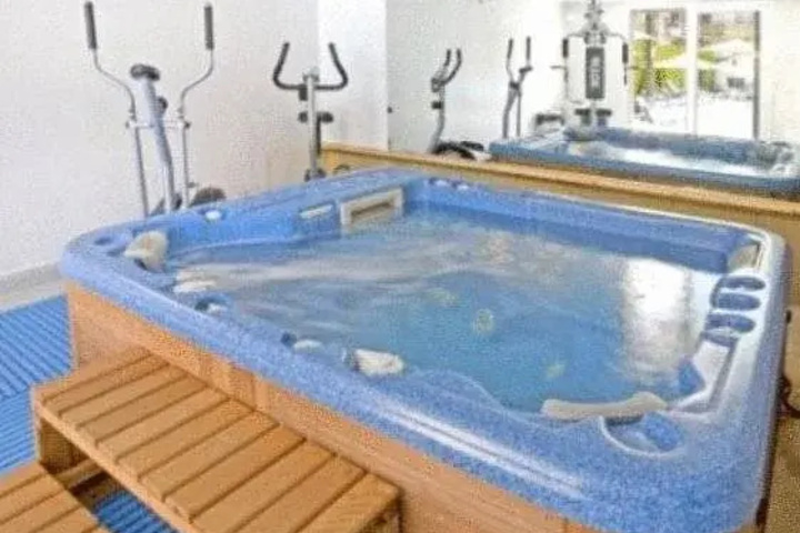 Pool 13 of 15