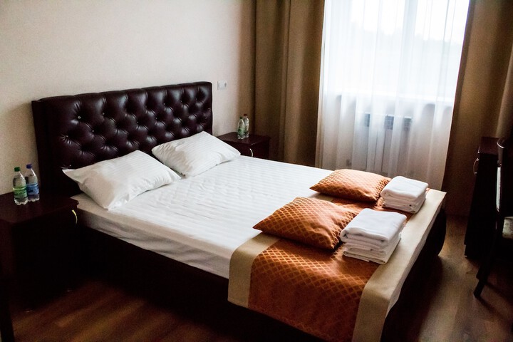 Room 8 of 28